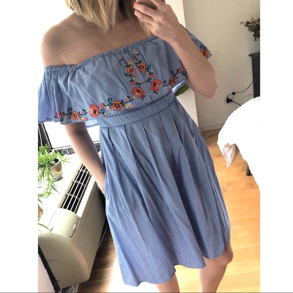 Dresses & Skirts - Off the shoulder Dress